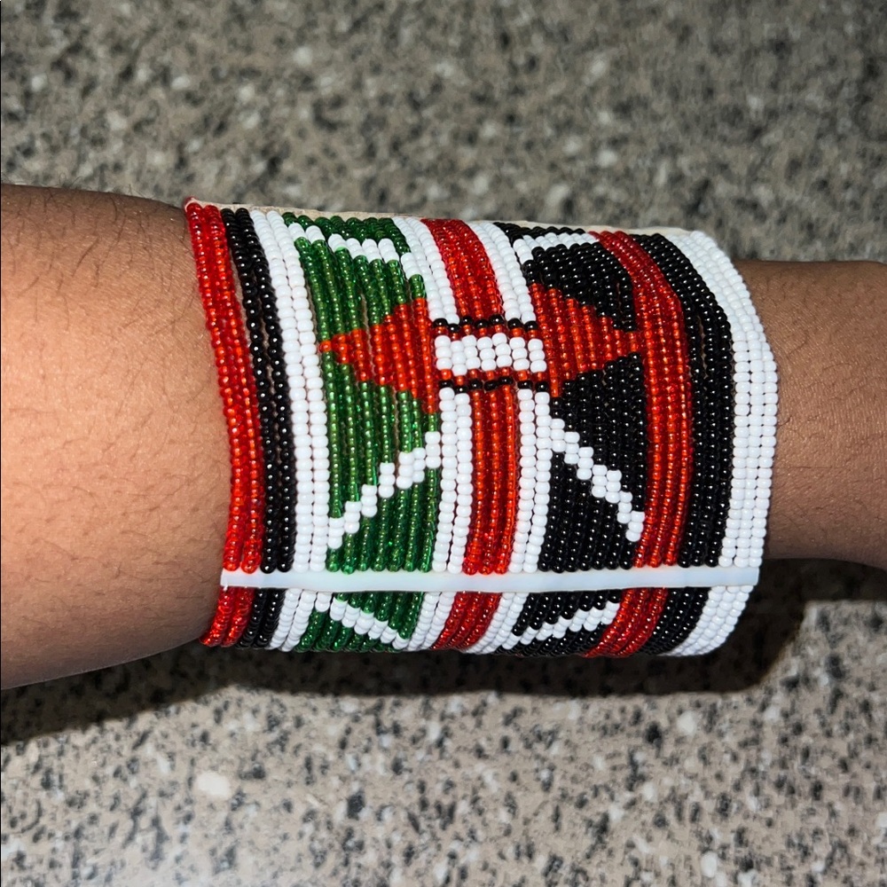 Handcrafted African Beaded Bracelet. - Picture 3 of 10